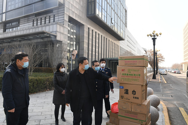 滨海新区总工会慰问抗疫一线财税系统干部职工1_副本.jpg