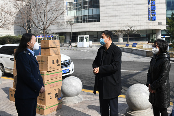 滨海新区总工会慰问抗疫一线财税系统干部职工2_副本.jpg