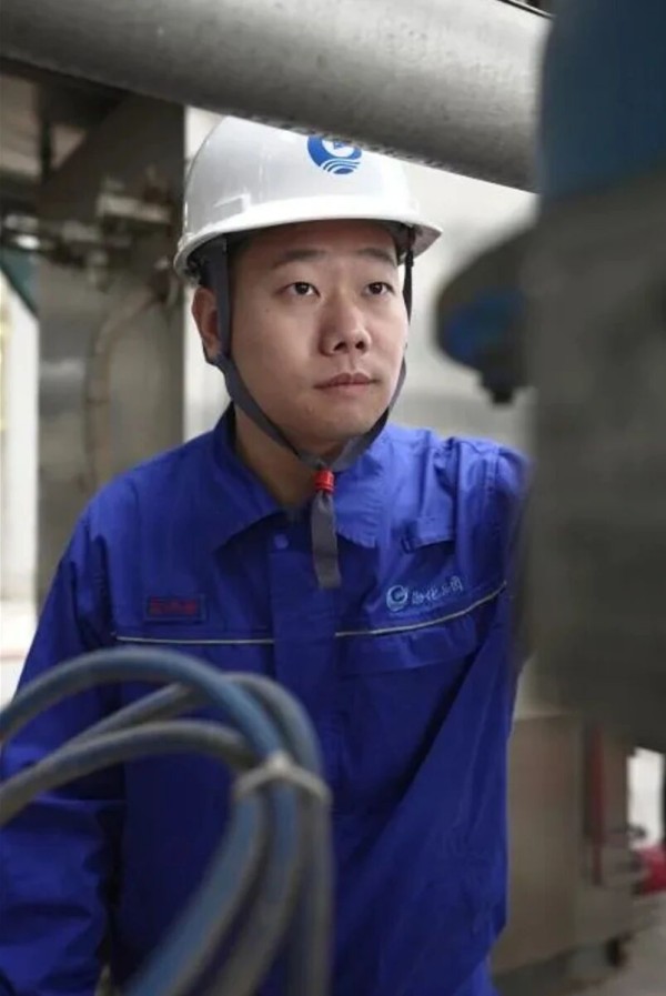 袁伟康.jpg 袁伟康.jpg